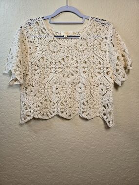 Crochet Medallion Short Sleeve Crop Top - Cream
